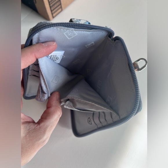 Vera Bradley wristlet wallet with phone pocket - Picture 3 of 4